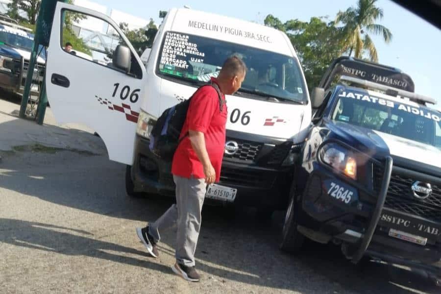 Combi choca contra patrulla de SSPC en Casa Blanca y generan circulación vehicular lenta