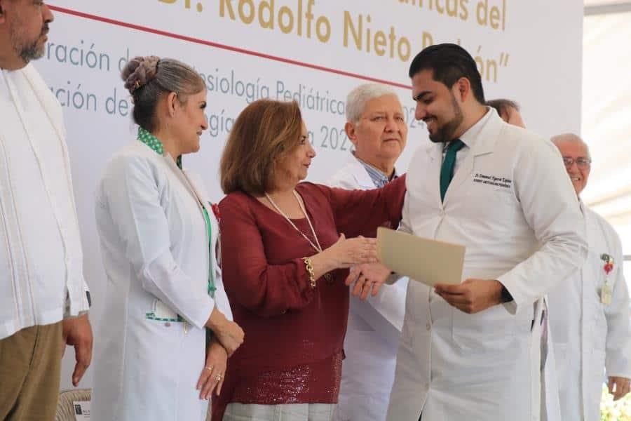 Concluyen formación 38 especialistas y subespecialistas pediátricos en el Hospital del Niño