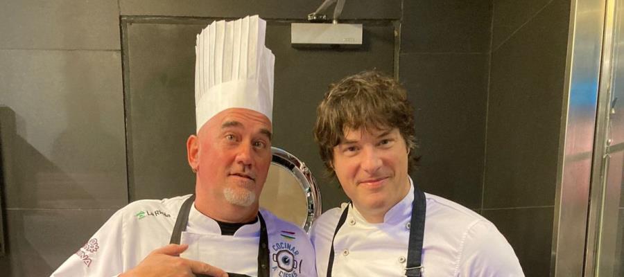 Ángel Palacios, chef ciego que enseña a otros a cocinar sin la mirada