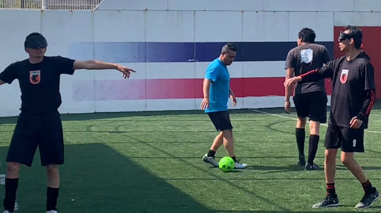 "En la cancha me siento libre": Así se vive el futbol para personas con discapacidad visual