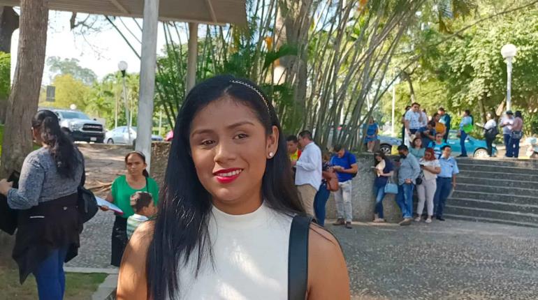 Karina Santos, tabasqueña con discapacidad visual que busca abrirse paso en el campo laboral