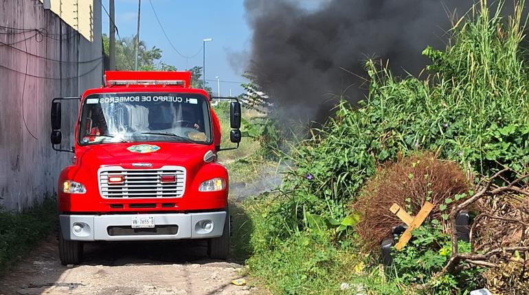 Alarma a ciudadanos incendio de pastizal en la colonia Espejo 1; PC acudió a sofocar las llamas