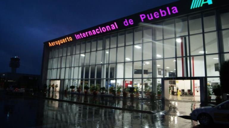 Cierran, otra vez, aeropuerto de Puebla por caída de ceniza