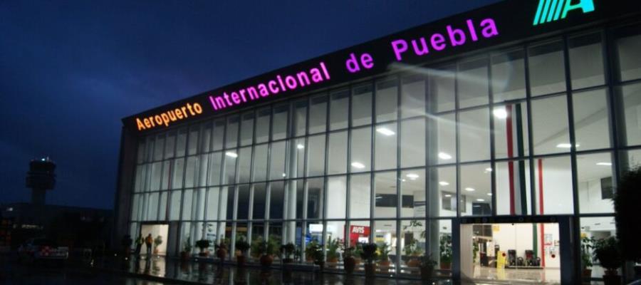 Cierran, otra vez, aeropuerto de Puebla por caída de ceniza