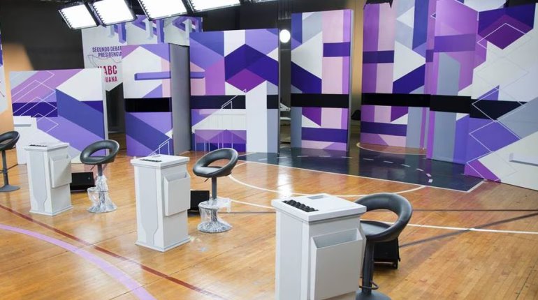 Partidos entregan al INE propuestas de moderadores para debates presidenciales