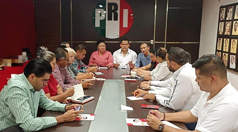 Miguel Barrueta realiza primeros enroques en PRI Tabasco tras asumir dirigencia