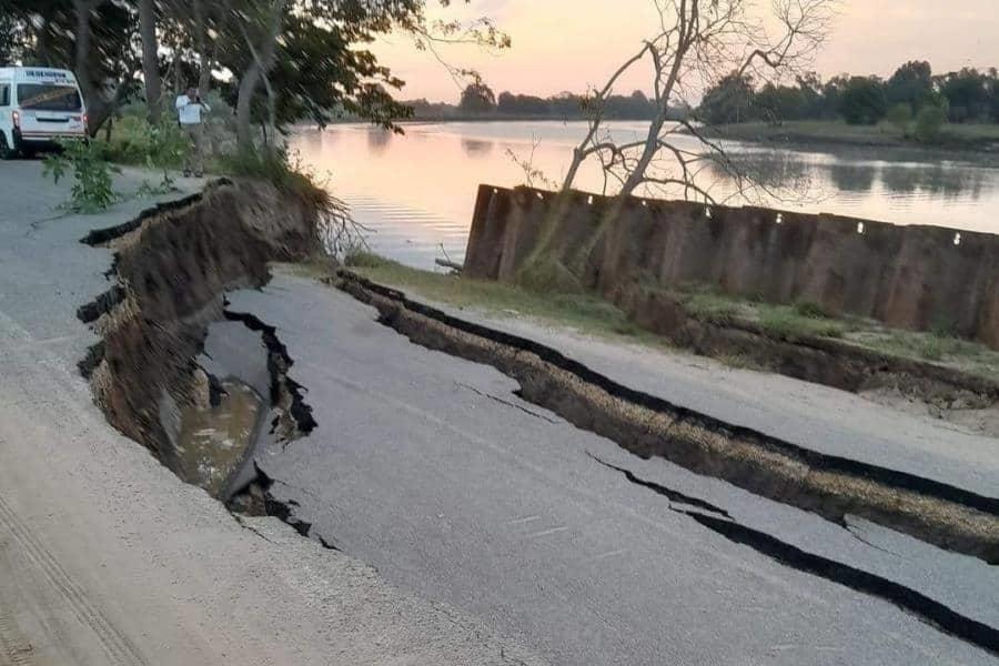 Derrumbe en carretera en Acachapan es competencia de Pemex: PC 