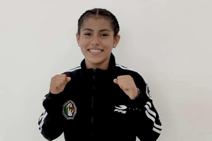 Abanderan a la peleadora de Comalcalco, Sofia Marcial, para el Mundial de Muaythai en Tailandia