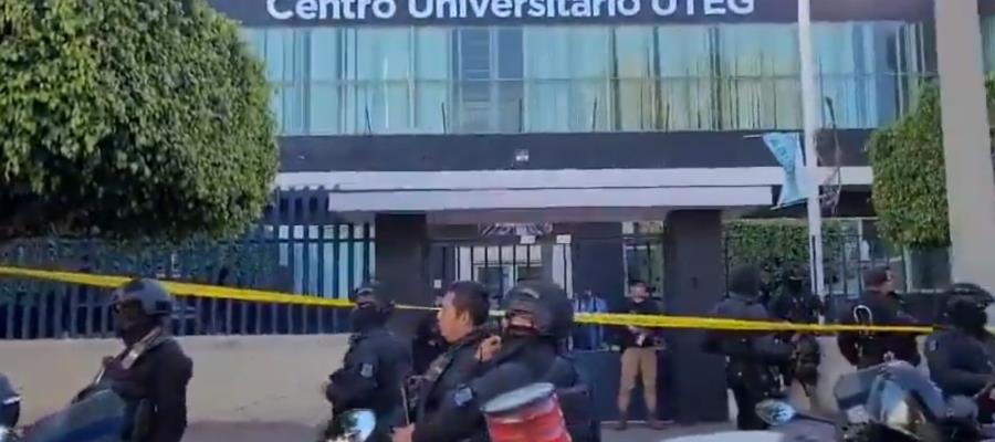 Hombre ingresa a universidad de Guadalajara y asesina a 2 mujeres