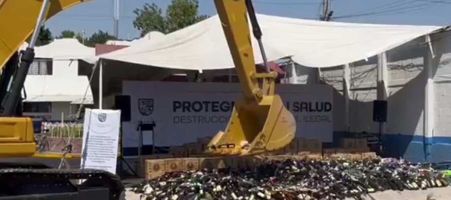 Destruyen alcohol decomisado en expendios ilegales de la CDMX