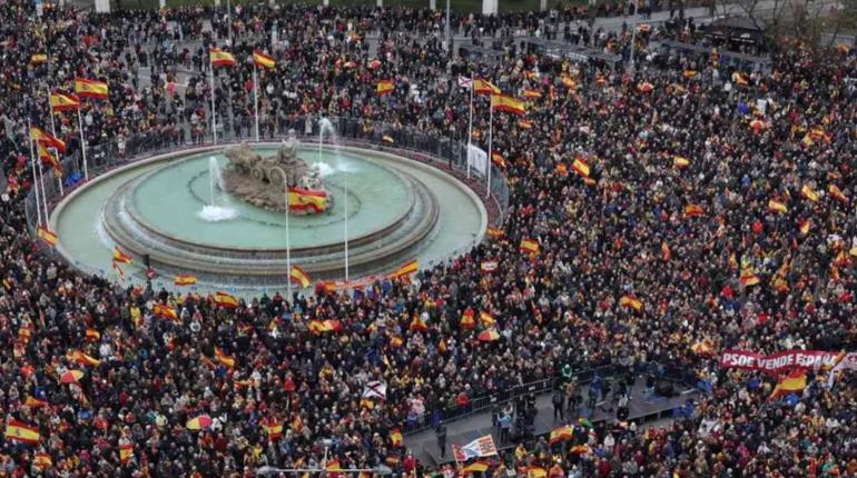 Se registra protesta masiva de oposición española contra Ley de Amnistía