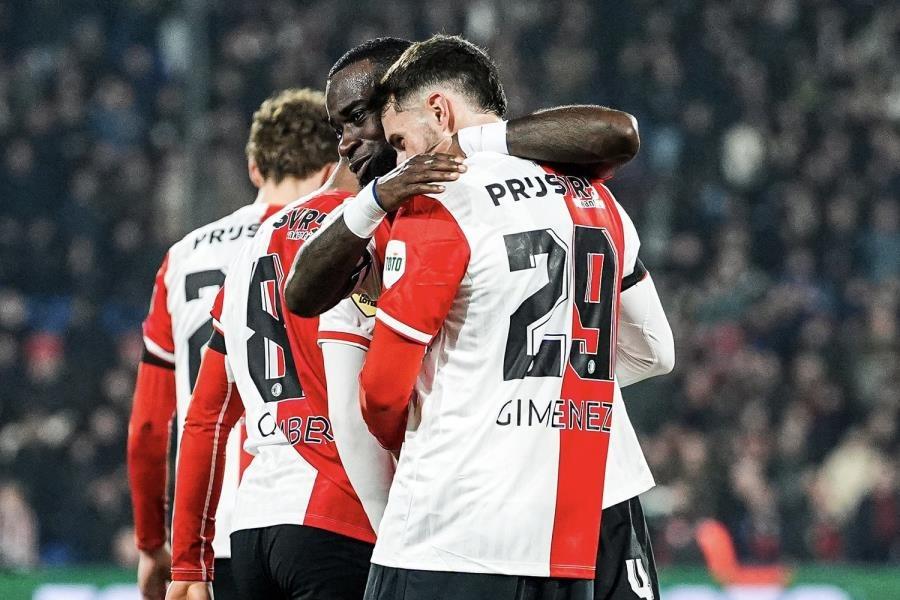 Santi Giménez anota en triunfo del Feyenoord