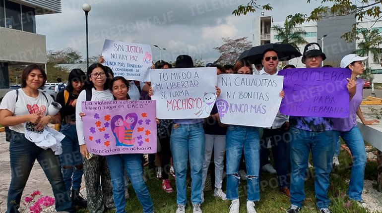 Marchan estudiantes de UJAT Cunduacán tras denuncia de acoso