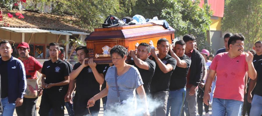 Madre de normalista asesinado en Guerrero pide cadena perpetua para policías y renuncia de funcionarios