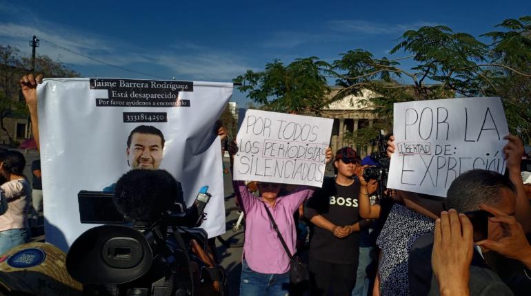 Con protesta exigen la localización del periodista Jaime Barrera en Guadalajara 