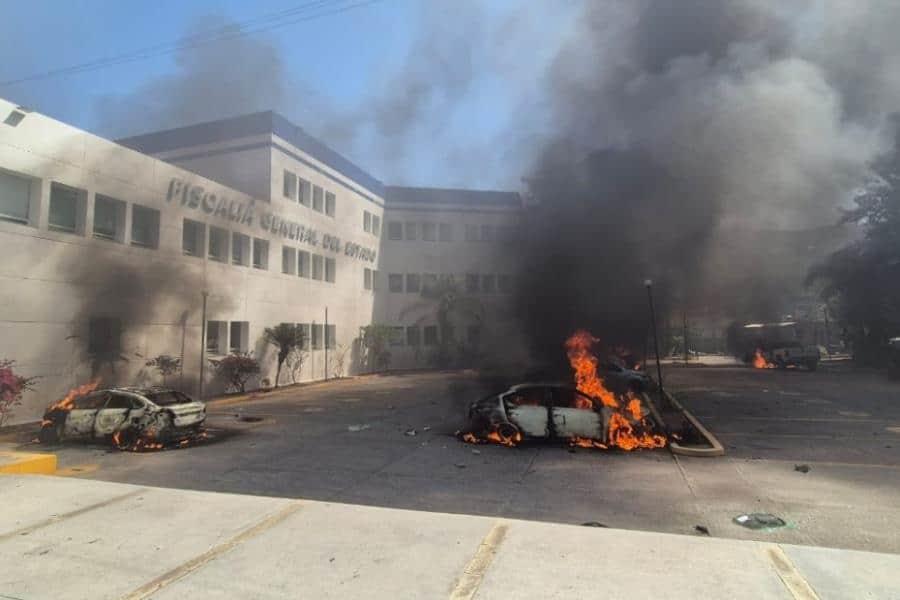 Protestan normalistas en Guerrero por fuga de presunto asesino