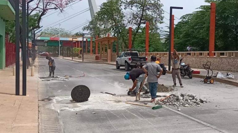 Comienzan trabajos de demolición del pavimento en el nuevo malecón en búsqueda de fuga de agua