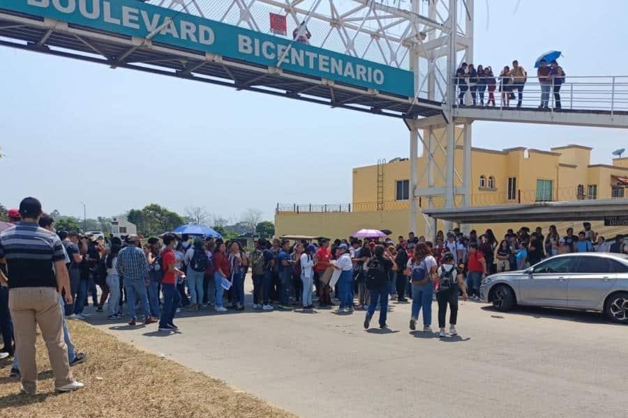 A paro universitario estudiantes de DACSyH de la UJAT