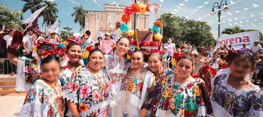 Sheinbaum ofrece pensiones dignas para maestros desde Campeche