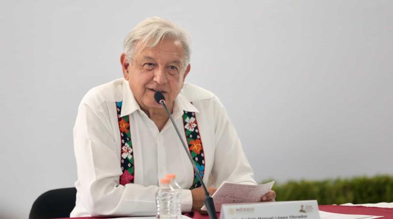 Realiza AMLO evaluación de las condiciones del sector Salud en Manzanillo