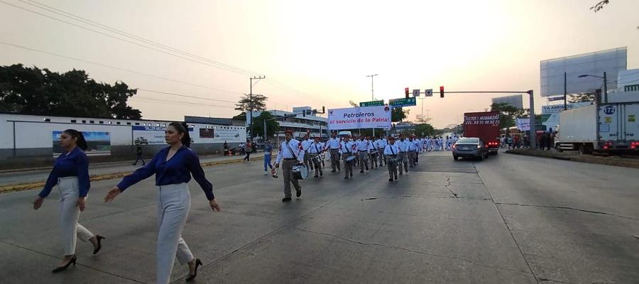 Marchan petroleros de sección 44, reclaman por malos servicios de salud