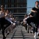 Realizan clase masiva de ballet en el Zócalo de la CDMX