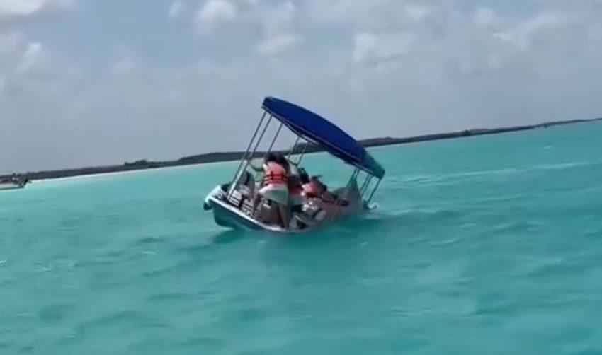 Se hunde embarcación en la Laguna de los 7 Colores, en Bacalar, QR