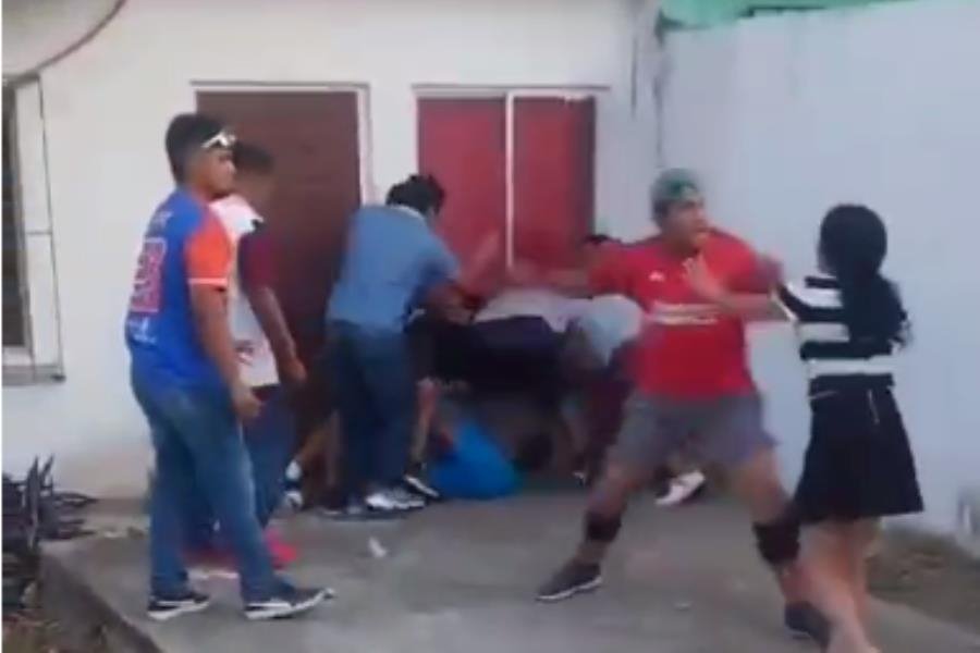 Graban a jugadores de fut dando golpiza a sujeto en Pajonal, Centro