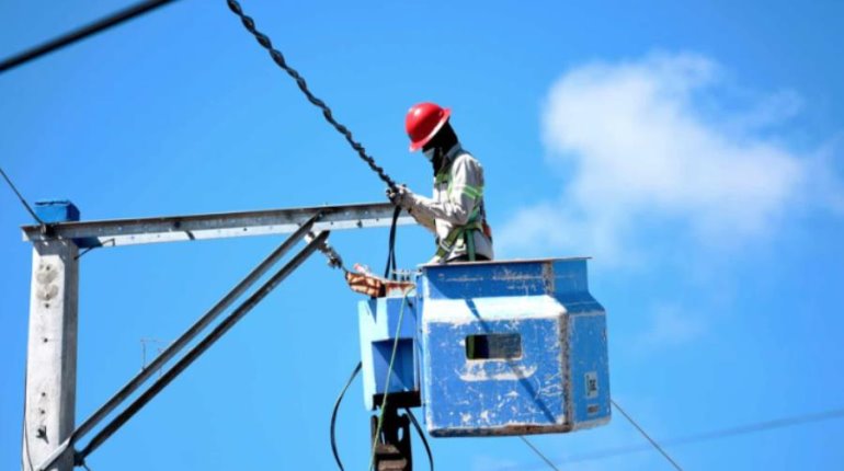 Riesgo de fallas en suministro eléctrico por altas temperaturas, advierte Sedener