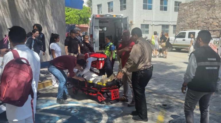 Colapso de gradas durante toma de fotografía de graduación en SLP deja 9 lesionados