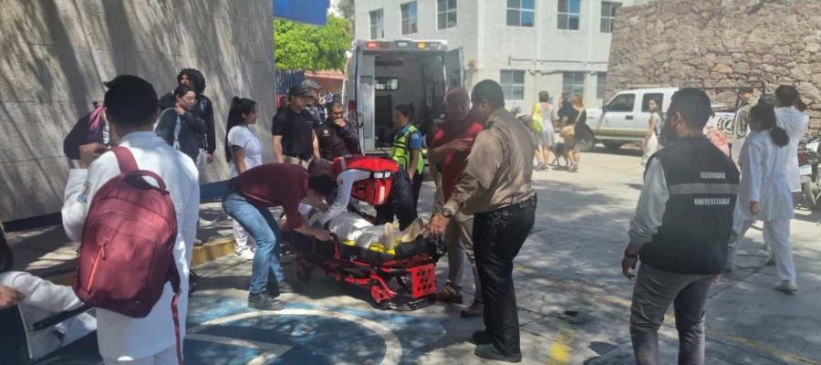 Colapso de gradas durante toma de fotografía de graduación en SLP deja 9 lesionados