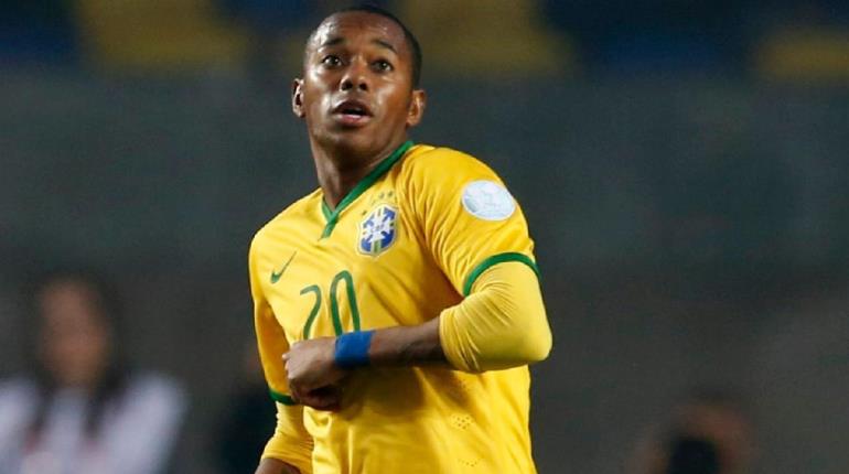 Robinho debe pagar sentencia por violación en cárcel de Brasil