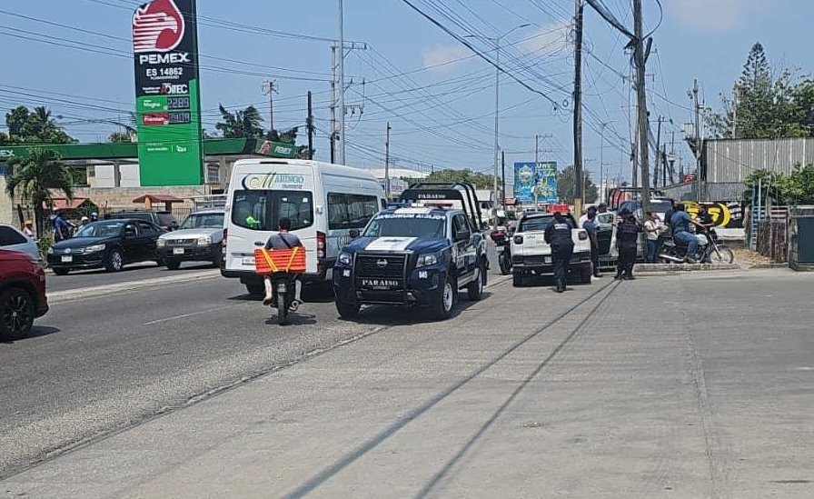 Ejecutan a 2 y hieren a otro, tras despojarlos de camioneta en Paraíso