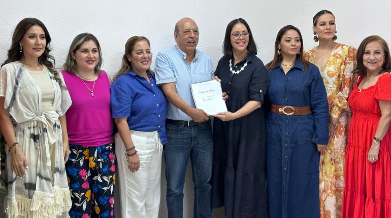 Colectivo de Embajadoras tabasqueñas entrega código de ética a Comité de Feria