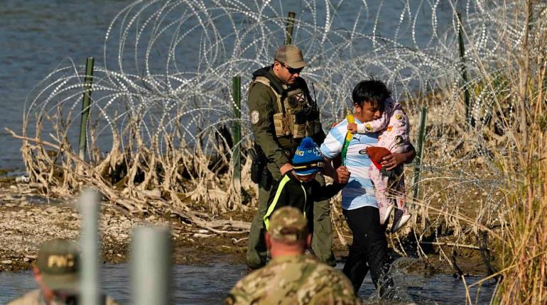 Pese a que ley migratoria SB4 está suspendida, Texas advierte detención de migrantes