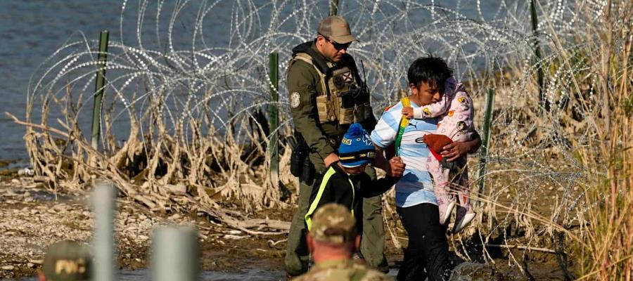 Pese a que ley migratoria SB4 está suspendida, Texas advierte detención de migrantes