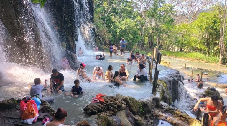 Abarrotan más de 16 mil visitantes balnearios de Tabasco en primer fin de semana de "vacaciones" 