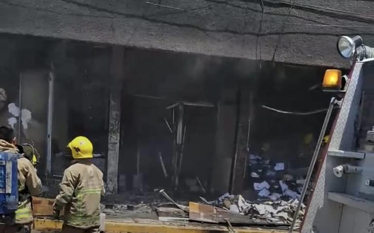 Presuntos normalistas incendian sede de la subsecretaría de Educación en Tuxtla