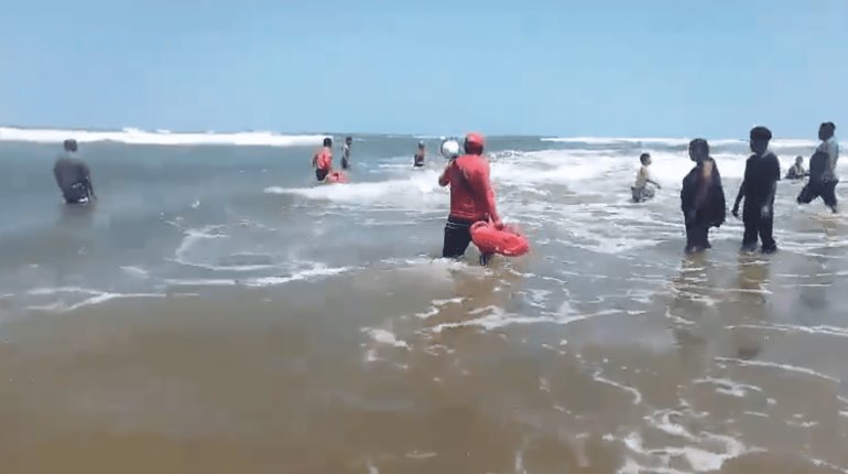 ¡Fuera bañistas de playas! Bandera roja en Paraíso y Sánchez Magallanes