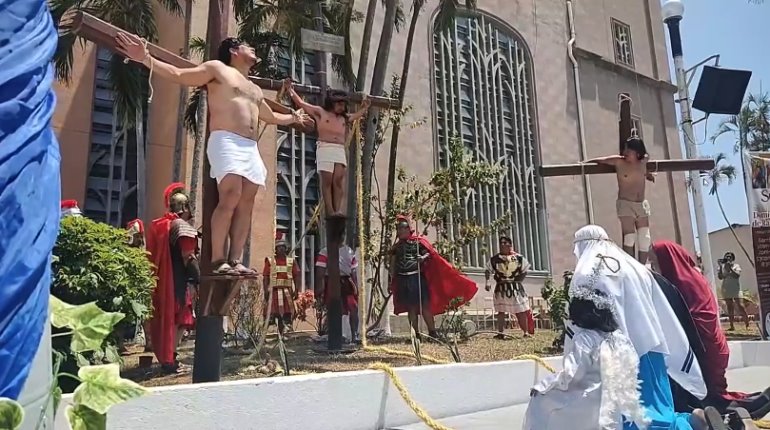 Cambiar aquello que estorba y perjudica a los demás: Obispo durante Viacrucis de Catedral de Tabasco