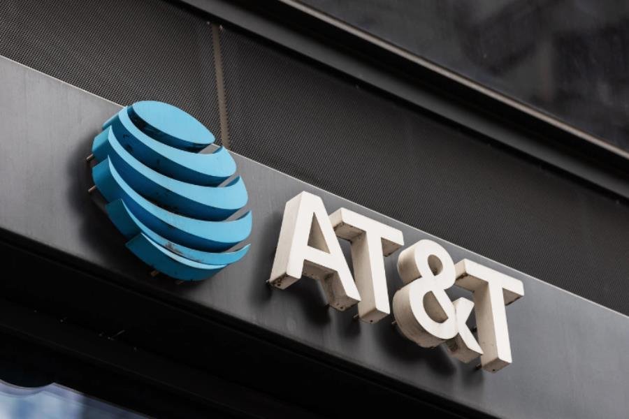 Reconoce AT&T filtración de datos de 73 millones de usuarios en web oscura