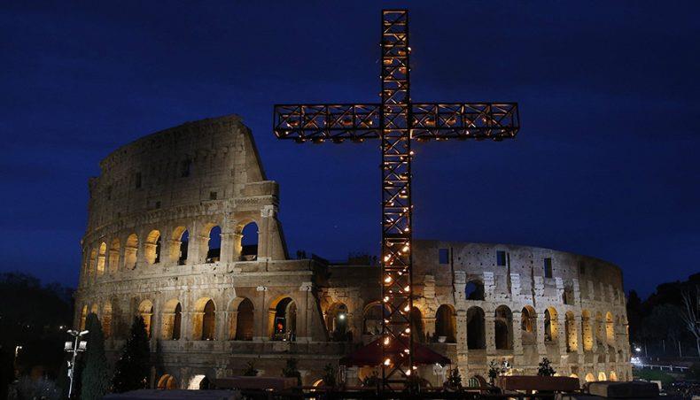 Papa no preside Viacrucis para "preservar su salud"