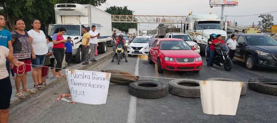 Habitantes de Dos Montes bloquean la Villahermosa-Macuspana por más de tres horas por desabasto de agua potable  