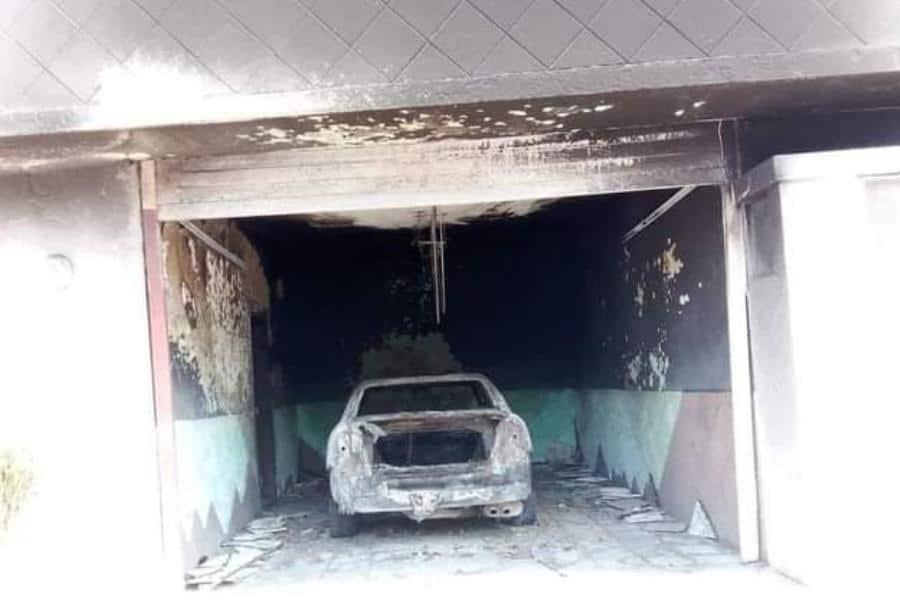 Se incendia vehículo de cliente en motel de Comalcalco