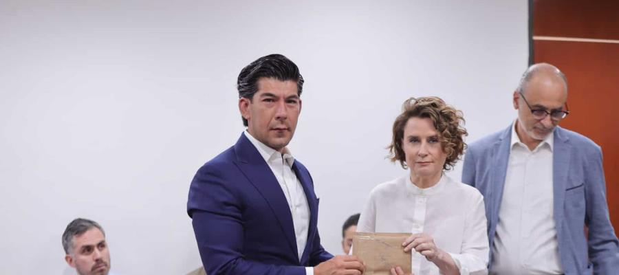 Entrega INE preguntas a moderadores del primer debate presidencial