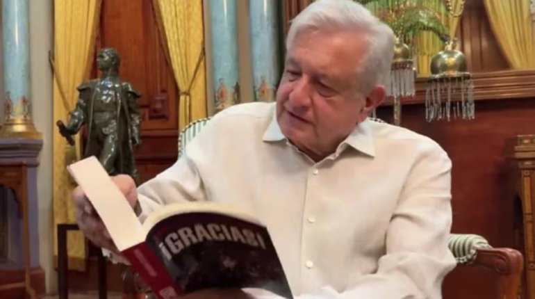 Celebra AMLO que TEPJF no prohibiera su libro "¡Gracias!"