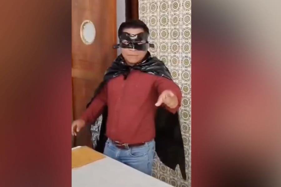 ¡No es broma! Balancán crea a "super bolsita" para concienciar sobre el medio ambiente