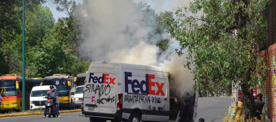 Indígenas queman vehículos y vandalizan edificios gubernamentales de Morelia