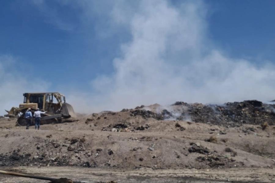 Advierten "muy mala" calidad del aire en Celaya tras incendio de relleno sanitario