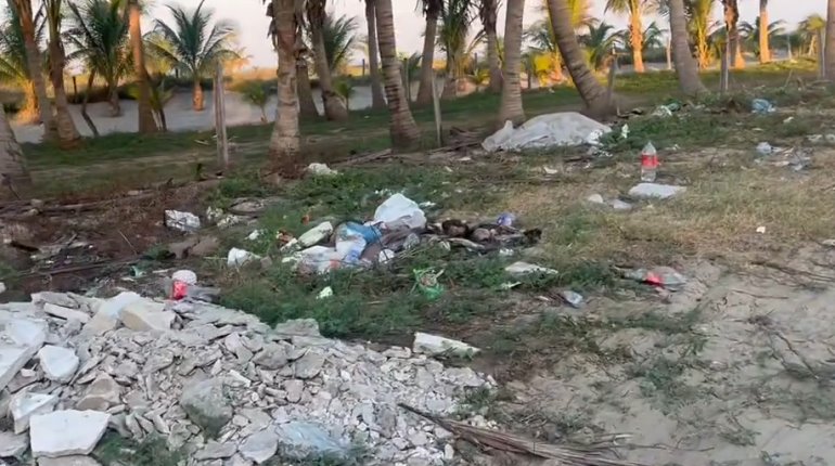 Denuncian que bañistas dejaron "gran basurero" en playa Miramar tras finalizar Semana Santa